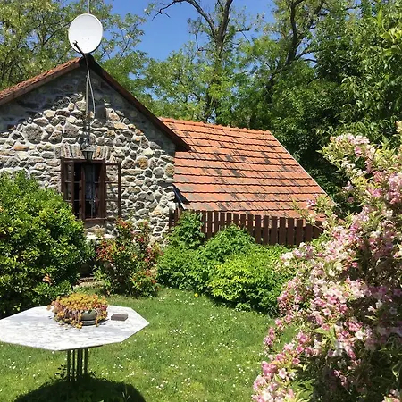 فيلة Balatonhenye Csárdamajor